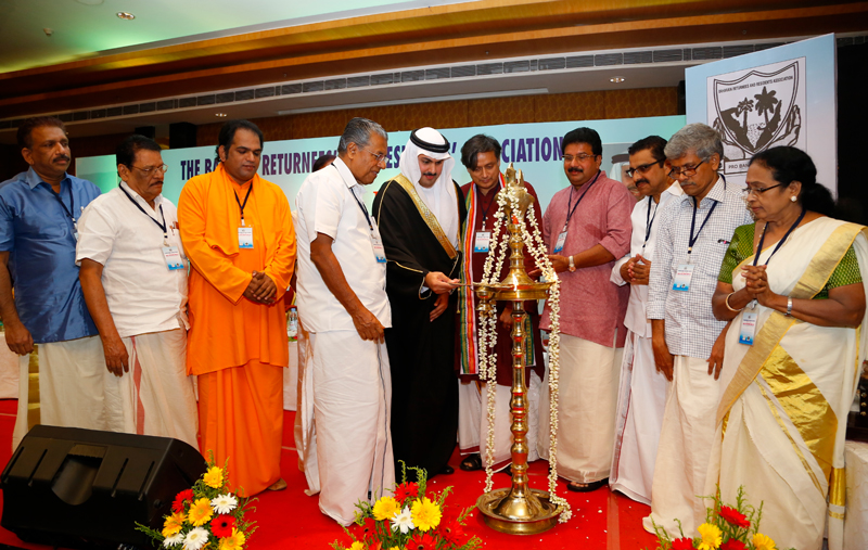 Shaikh Khalifa receive Bahrain-Kerala Friendship Award